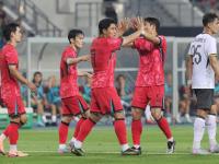 杏彩体育入口-国足东亚杯首战出炉！重回双后腰战术，首发11人浮现