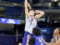 杏彩体育入口-青岛更新杨瀚森特训！NBA级教练一对一强化投篮，好性格助力融入