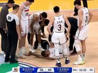 杏彩体育-关于广东外援贝兹利突发受伤倒地无奈坐轮椅离场的信息