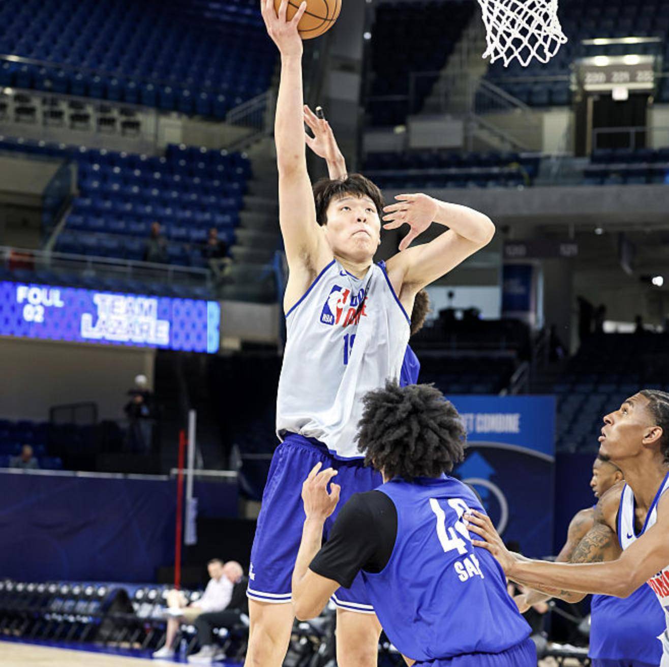 青岛更新杨瀚森特训！NBA级教练一对一强化投篮，好性格助力融入