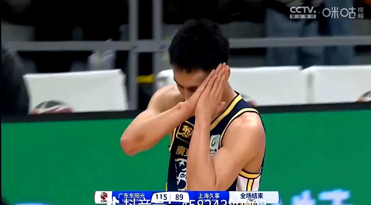 关于广东外援贝兹利突发受伤倒地无奈坐轮椅离场的信息